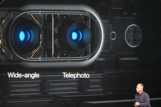 iPhone 7 Plus får en ekstra telelinse, i tillegg til vidvinkellinsen.