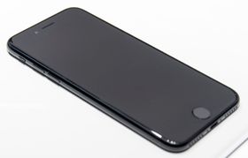iPhone 7 i «Jet Black», slik den fremstod da vi tok en titt på telefonen.
