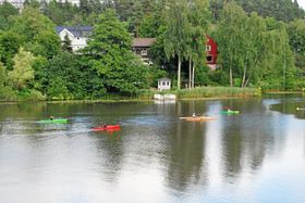 ET ALTERNATIV: Om det ikke er så smart å bade, går det alltids an å padle seg en tur på Kolbotnvannet.