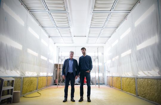 Sub Sea Services gjør så mye de kan av arbeidet i eget hus. Her fra selskapets lakkeringshaller i Stavanger.
