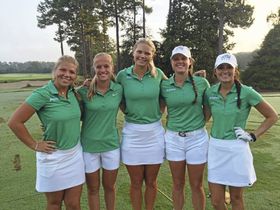 Jacksonville University golflag: Fra venstre: Maria Brunzell, Michelle Forsland, Louise Persson, Megan Collins og Amanda Detmer. Golf.