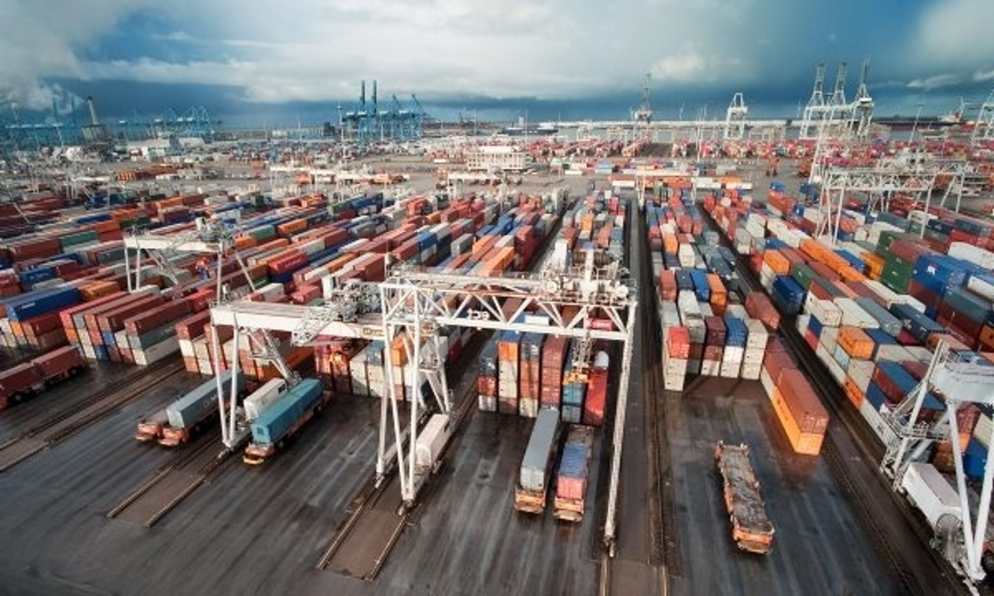 Rotterdam er Europas største havn. Nå frykter EU-kommisjonen at den blir for stor.