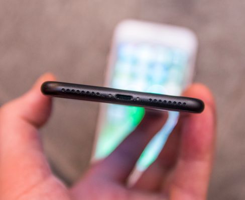 Heller ikke den store varianten av iPhone 7 har hodetelefonkontakt.