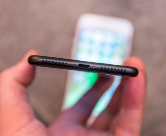 Heller ikke den store varianten av iPhone 7 har hodetelefonkontakt.