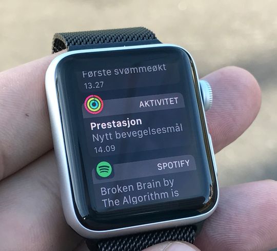 Apple Watch gjør en god jobb med å varsle om oppnådde mål og det som måtte foregå på telefonen din.