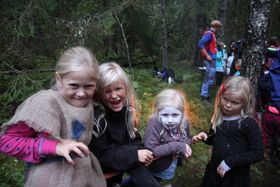 EVENTYRLIGE FIGURER: Overalt i løypen kan du risikere å treffe på både skumle og søte eventyrfigurer.