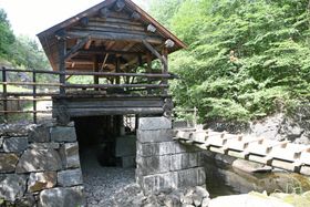 MYE HISTORIE: Oppgangssaga er en del av Gjersjøelva natur- og kulturpark, og den kan sees med mye annet også søndag.