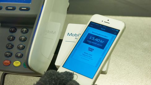 Bransjen ønsker å unngå flere bokser, her vist med MobilePay-boksen hos REMA 1000.
