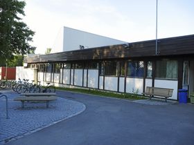 HER KAN DET BLI NY SKOLE: En ny skole kan komme der Sofiemyrhallen står i dag.
