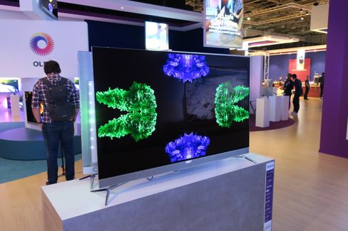 Inntoget av flere produsenter som har OLED-skjermer vil forhåpentligvis presse prisene ned for oss forbrukere.