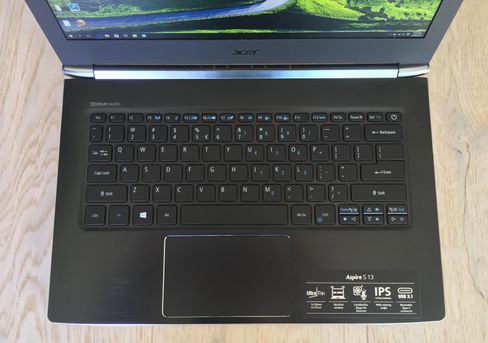 Vår testmaskin har et amerikansk tastaturoppsett.