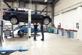 Kreisel Electric bygger demonstrasjonsbiler, som denne BMW 3-serie stasjonsvognen.
