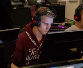 Henrik «becker» Becker høster skryt for sine prestasjoner i King of Nordic.