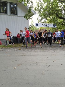 FOR EN HERLIG LØPSFEST: Det var et forrykende tempo, herlig vær og mange gode prestasjoner under årets Svartskogløpet.