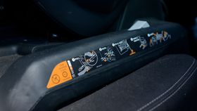 «EASY-FIKS» MED ISOFIX: med Isofix er det enkelt å sette barnesetet korrekt fast. Husk å sjekke at isofix-løsningen samsvarer med bilen din.