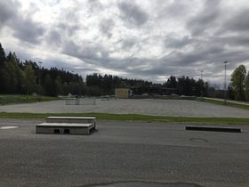 HER VIL DET SKJE: Idrettsmerkene skal deles ut og tas her på grusbanen ved Østre Greverud Idrettspark.