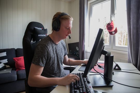 Morten «zEVES» Vollan er lagleder i Deadweight som nå omdøpes til Norse. Han har spilt med musa på «feil» side siden han var åtte år gammel.