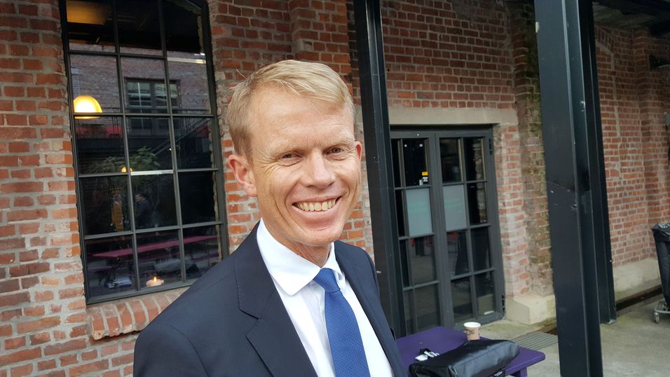 Direktør Erik Villum i Appha Corporate Finance ga honnør til kraftpolitikerne som på 2000-tallet våget å satse på bredbånd og særlig utbygging av fiber. Han mener bredbåndsselskapene nå er svært så lønnsomme og verdifulle selskaper.