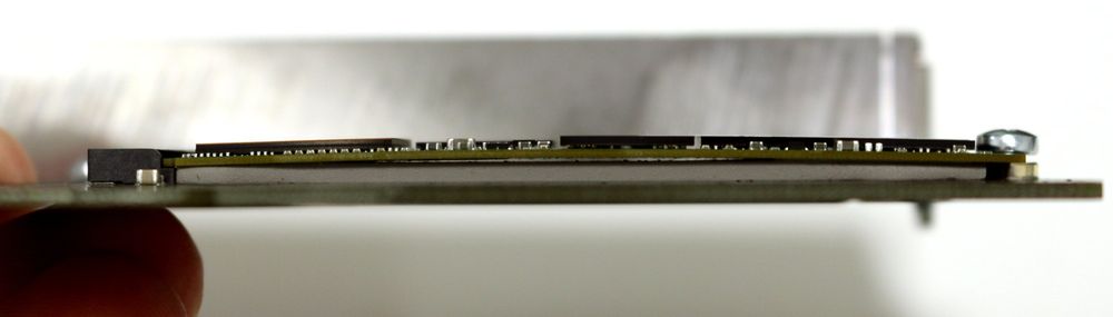 Bunnputas tykkelse gjør at selv vår enkeltsidede M.2-SSD får en liten bue på seg...