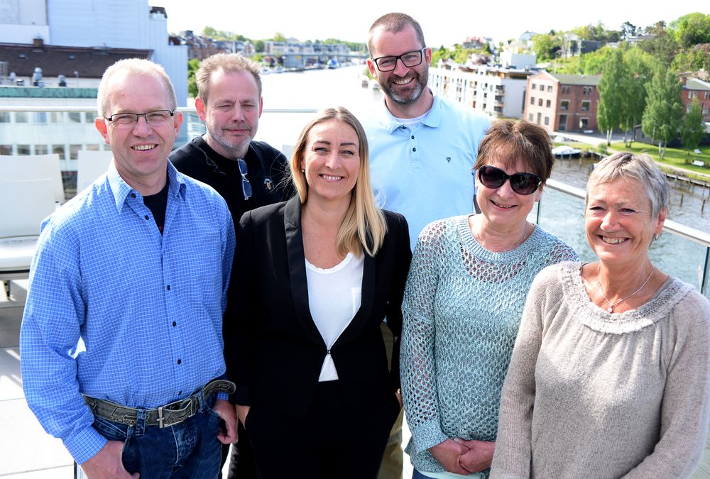 Frå venstre: Økonomiansvarleg Lars Brekke, fagmedarbeidar Leif Arne Danielsen, marknadsansvarleg Hanne Lund-Nilsen, instituttleiar Eivind Andres Lid, prosjektkoordinator Elisabeth Johansen og kontormedarbeidar Grete Fjeld. (Bilete frå 2015.)