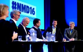 Den som ler sist, ler best? TV-sjefer fra venstre under debatt på Nordiske Mediedager i 2016 (med debattleder Sigrid Sollund helt først): Olav Sandnes (TV 2), Thor Gjermund Eriksen (NRK), Harald Strømme (da Discovery og TVNorge), Trygve Rønningen (da MTG/TV3) og Torry Pedersen (da VG og VGTV).