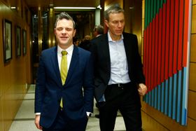Sjefredaktør Espen Egil Hansen i Aftenposten (t.v.). Her med Schibsteds konsernsjef Rolv Erik Ryssdal.