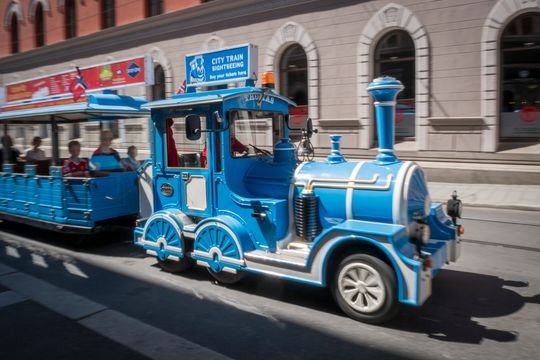 Gode betjeningsmuligheter gjør det enklere å raskt endre innstillinger etter behov når et motiv dukker opp. 1/
