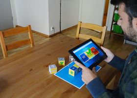 Spillet tar i bruk utvidet virkelighet med fysiske klosser.