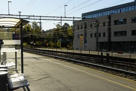 DET ER TOMT NEDE PÅ STASJONEN: Det går ingen tog nå fra Kolbotn eller noen av de andre stasjonene i Oppegård.