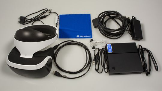 Her er det som følger med i PlayStatio VR-pakken (uten demo-disk og manual). Merk deg at verken PlayStation Camera eller PlayStation Move-kontrollere er med, og må derfor kjøpes separat. .