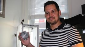 Ole J. Borgersen med sin Ultimaker 2+ Extended.