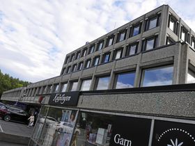 SIGNALBYGG: Det blir spennende å se hva som blir den endelige skjebnen til Sentrumbygget på Kolbotn.
