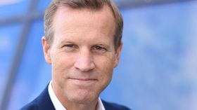 Informasjonssjef Anders Krokan i Telenor sier kundene med telefoner på topp 10-lista bruker mye mer data enn en snittkunde.