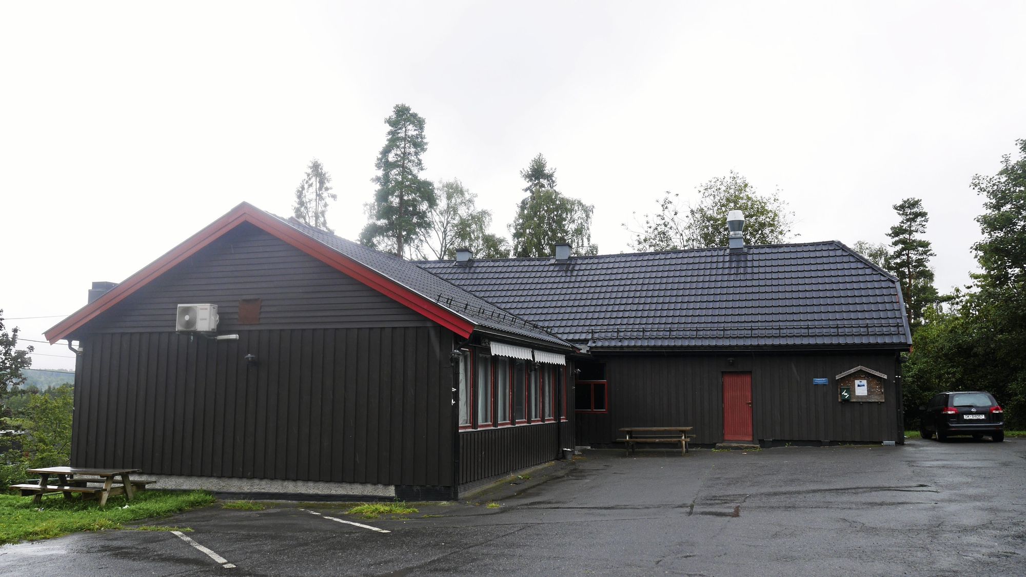 STASELIG OG TRADISJONELT: Grendehuset Oppegård syd har en sterk posisjon i det lokale samfunnet i Oppegård syd. Nå stiger håpet om å kunne bevare huset.