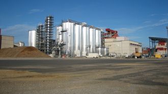 Den finske fabrikken: St1s har etablert en anlegg i Finland som kan produsere 10 millioner liter etanol i Norge. Den fabrikken de planlegger på Follum blir fem ganger større.