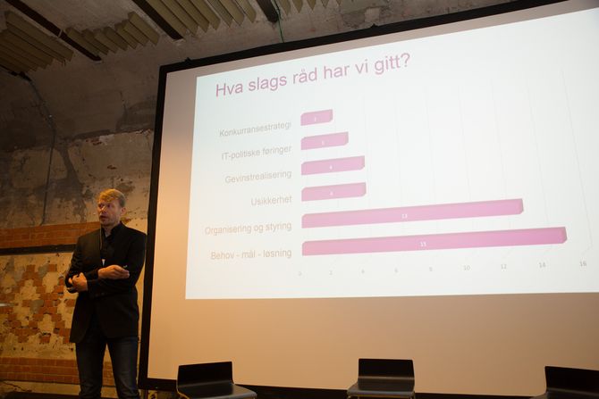 Her trykker skoen: Magne Jørgensen med en graf som viser hva slags råd de har gitt.