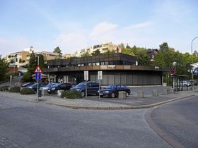 SVÆRT SENTRALT: – Det er alltid mye trafikk forbi her. Jeg mener dette er Kolbotns kanskje beste beliggenhet for en butikk, sier Tor Hamborg.