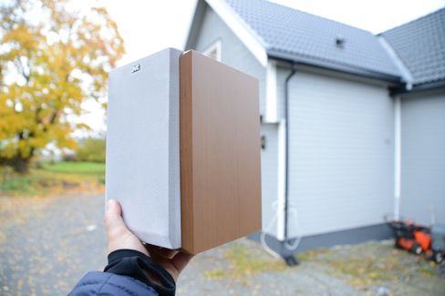 Slik ser JVC-høyttalerne fra mini-anlegget ut. En av fordelene er at de er lettdrevne..