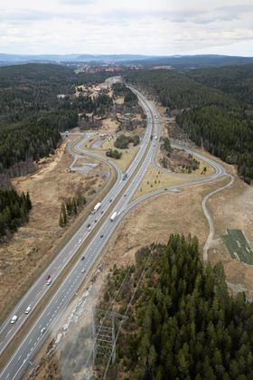 VURDERER TARALDRUD: Det nye beredskapssenteret kan bli liggende i dette området, på begge sider av E6 fra Taraldrud kontrollstasjon i nord til Taraldrudkrysset i sør.