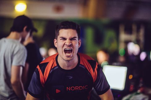 Jonas Nyløy Naversete her fra Gigacon 2016 skal kommentere Overwatch.