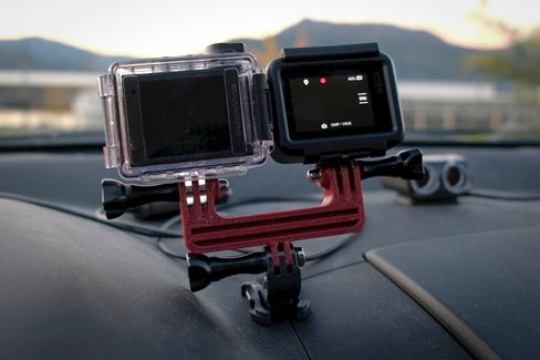 Vi har sammenlignet stemmestyringen med Garmin Virb Ultra 30, og sjekket hvor mye bakgrunnsstøy de tåler fra for eksempel vifteanlegg og radioen i bilen.
