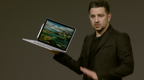 Panos Panay med nye Surface Book i7.
