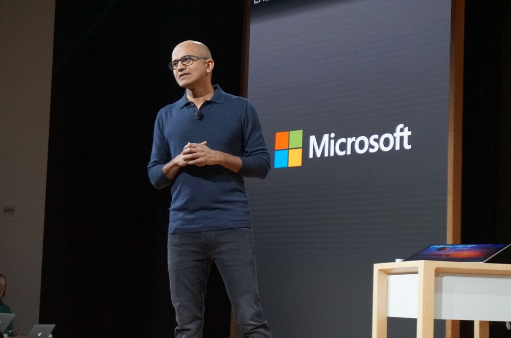 Sataya Nadella valgte å la sine produktspesialister ta seg av dagens annonseringer. Her dukker han opp for å avslutte arrangementet.