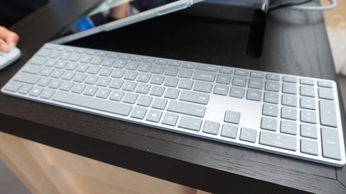Ryktene om tastatur og mus under Surface-merket var i og for seg sanne, men det dreier seg om ytterst uspektakulære greier.