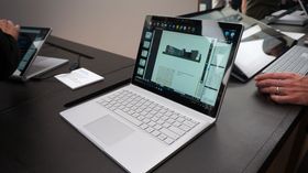 Surface Book med Performance Base har dedikert grafikk og opptil 16 timers batterilevetid.