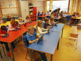 FIKK NETTBRETT: Oppegård Avis har tidligere skrevet at førsteklassingene på to skoler i kommunen deltar nå i et toårig prøveprosjekt som handler om bruk av nettbrett istedenfor bøker i undervisningen. Foto: Yana Stubberudlien.