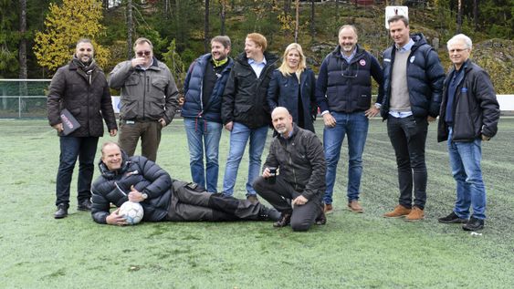 DREAMTEAM: Mange, gode sponsorer er med på laget, men det er plass til fler. F.v. Fahim A. Nael, Jarle Drogseth, Geir Sparengen, Magnus Haugen, Ulla J. Gundersen, Jan Willem Kooy, Knut Slatleim, Torgeir Veflen. Foran f.v. Christer Løken, Trond Knutsen.