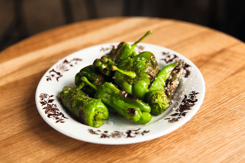 Ingen pintxobar uten pimientos de padron.