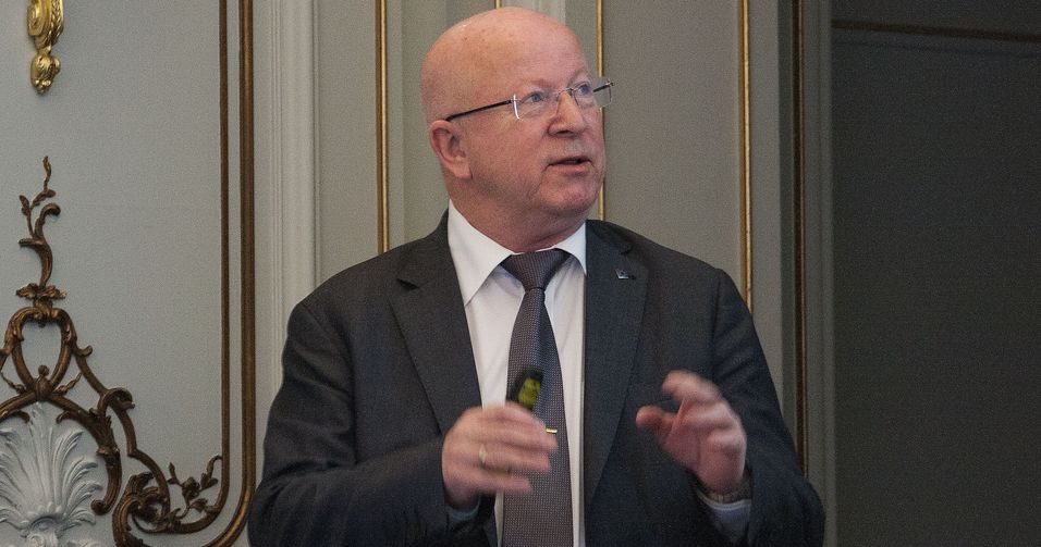 Direktør Torstein Olsen i Nasjonal kommunikasjonsmyndighet mener EU-kommisjonen forsøker å øke sin makt via forslaget til nye Ekom-regler.