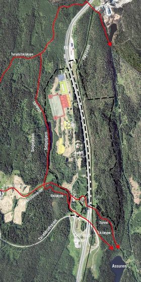 NYE ANLEGG: Den foreløpige skissen viser kun et eksempel på PNBs disponering av Taraldrud-tomten, som ble brukt for å studere tomtens egnethet. Du kan også se turveier (røde linjer) med grønne korridorer inn mot Sørmarka.